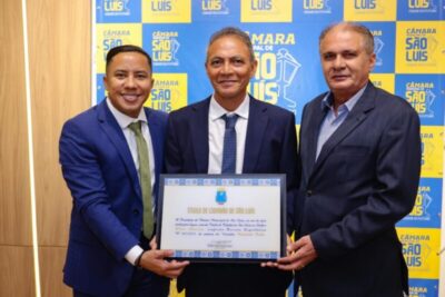 Raimundo Penha concede título de Cidadão Ludovicense a Elias Amorim
