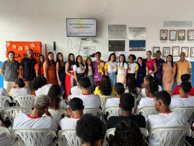 Estudantes realizam trabalho escolar de conscientização no Combate ao Abuso e à Exploração Sexual de Crianças e Adolescentes