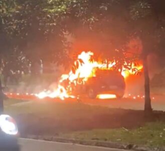 Veículo pega fogo na Avenida Jerônimo de Albuquerque, em São Luís