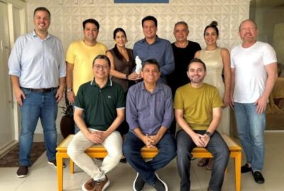 Governador interino, Felipe Camarão almoça com comunistas