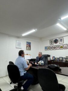 Representante da Topper apresenta a Antônio Américo proposta de instalação de fábrica de bolas no Maranhão