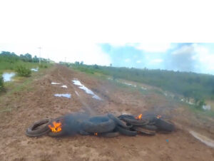 Moradores de Trincheiras protestam contra abandono de estrada na zona rural de Magalhães de Almeida