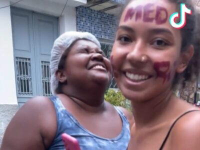 Estudante emociona mãe ao contar sua aprovação em medicina na Uerj
