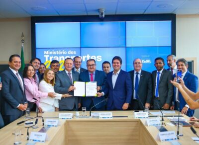 Em Brasília, Brandão assina ordem de serviço para intensificar recuperação da MA-014 em parceria com o Ministério dos Transportes