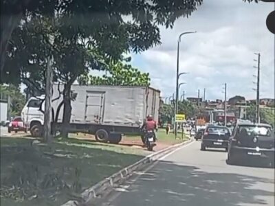 Falta de paciência leva motoristas a fazer manobras arriscadas na Avenida dos Franceses