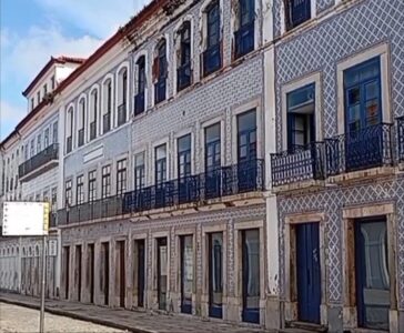 Visitar a Rua Portugal é ter a sensação de estar sendo transportado para as terras de além mar