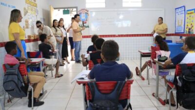 Vice-governador Felipe Camarão entrega escola revitalizada em São Pedro dos Crentes
