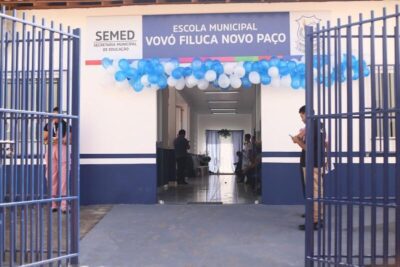 Prefeito Fred Campos entrega nova escola no Novo Paço e aparelhos de ar-condicionado no Iguaíba