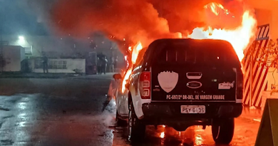 ADOLESCENTE ENVOLVIDO EM INCÊNDIO CRIMINOSO DE VIATURA EM ITAPECURU SE ENTREGA À POLÍCIA