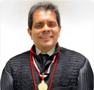 “Há três coisas que não podemos afirmar peremptoriamente: pata de cavalo, barriga de mulher e cabeça de juiz.” / Ex-Ministro Marco Aurélio Mello do STF