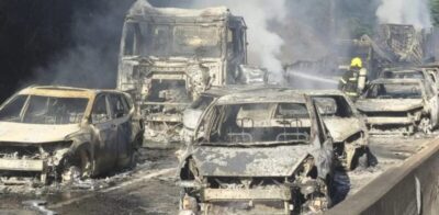 Veículos atingidos por incêndio em carreta na BR-101 são removidos e a rodovia foi liberada