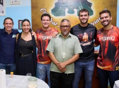 Gentil Neto e Fábio Gentil recebem o vice-governador Felipe Camarão e o secretário de Estado da Cultura, Yure Arruda , na tradicional procissão do Fogaréu, em Caxias
