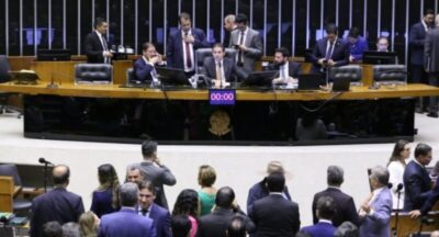 Câmara aprova trancar ação contra Ramagem e abre brecha para Bolsonaro e mais seis réus por tentativa de golpe no STF