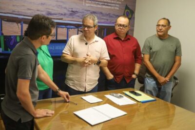 Prefeito Rafael Brito se reúne com SINTERPUM para esclarecer informações sobre direito dos professores