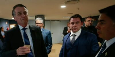 Durante intervalo no STF, Bolsonaro fala a jornalistas que Michelle tem autonomia para decidir futuro político