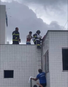 ASSISTA! Bombeiro salva recém-nascido durante incêndio em hospital de São Luís