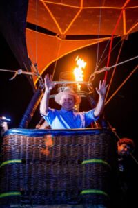 Carlos Brandão lança balonismo em voo experimental na Chapada das Mesas