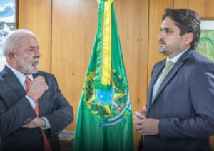 Lula indica que afastará Juscelino após PGR denunciar ministro