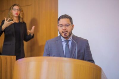 Cleber Verde Filho solicita reforma da Praça Verão, no Cohatrac IV