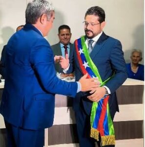 Prefeito de Cajapió celebra início da recuperação da estrada que liga o município a São Vicente Férrer