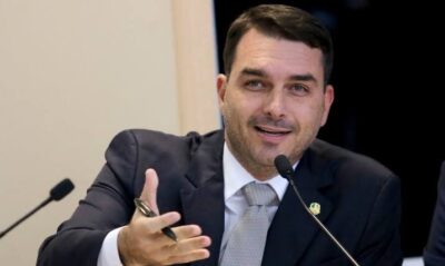 Flávio Bolsonaro diz que Zambelli é vítima de perseguição política e vê fuga como “ato de desespero”