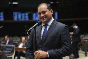 Senado aprova ampliação de cotas raciais em concursos para 30%; ministra da Gestão agradece apoio de Weverton