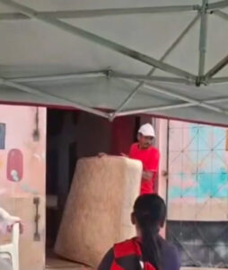 Mulher chega com caminhão de mudança durante velório do ex-marido e leva tudo no interior do Maranhão
