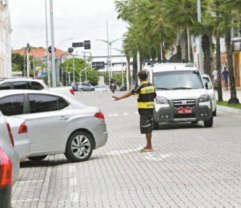 Cobrança irregular de flanelinhas pode se tornar crime com pena de oito anos de cadeia