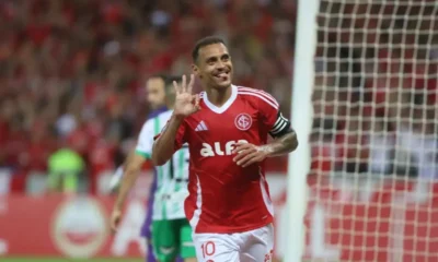 Alan Patrick brilha e Internacional supera o Atlético Nacional na Libertadores