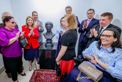Assembleia Legislativa homenageia professora Rosa Castro