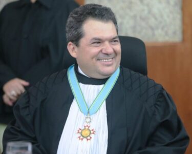 Lula escolhe Carlos Brandão para vaga de ministro no STJ