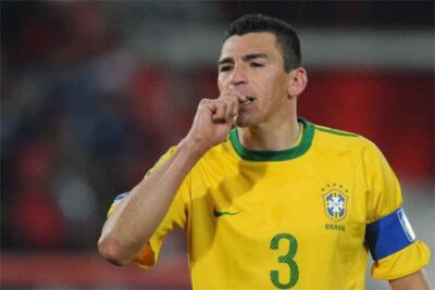 Lúcio, ex-zagueiro da Seleção Brasileira, é internado com queimaduras