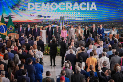 Juscelino participa, ao lado de Lula de ato em defesa da democracia