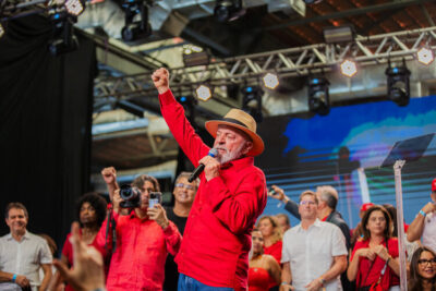 Em evento dos 45 anos do PT, Lula pede defesa da democracia