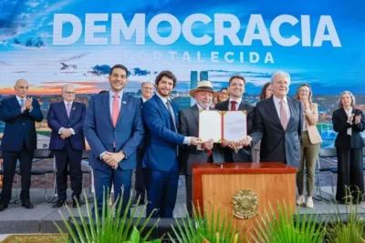 Lula sanciona lei que restringe uso de celular em escolas