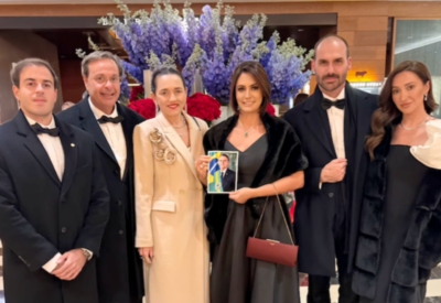 Michelle e Eduardo Bolsonaro marcam presença em baile de gala da posse de Trump