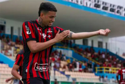 Moto bate Pinheiro com gol de Jean e encosta no G4 do Maranhense