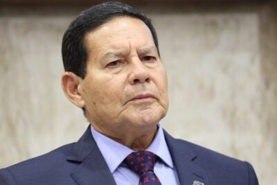 Mourão diz que avisaria Bolsonaro se fosse encontrar Moraes: “Não somos bandidos”
