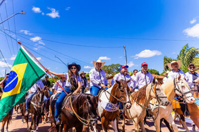Orleans Brandão participa da 18ª Cavalgada de São João do Paraíso