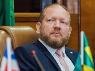 EXCLUSIVO! Othelino Neto tem pedido de cassação protocolado por escândalos de corrupção e homicídios