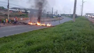Manifestação bloqueia BR-135 na saída de São Luís