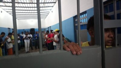 Supremo decide que prática de revista vexatória em presídios é ilegal
