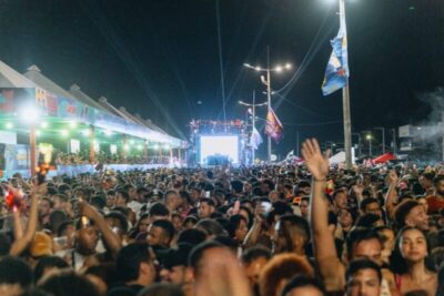 Estado comemora sucesso do pré-carnaval e superestima público em show