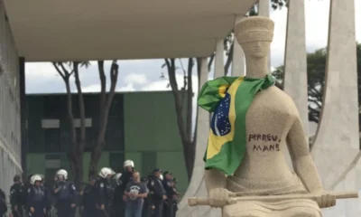Alexandre de Moraes pede 14 anos de prisão para mulher que pichou estátua da Justiça com batom