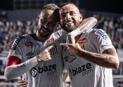 Neymar marca contra Água Santa e bota o Santos na liderança do Grupo B