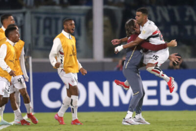 São Paulo estreia na Libertadores com vitória na Argentina e o Botafogo perde no Chile