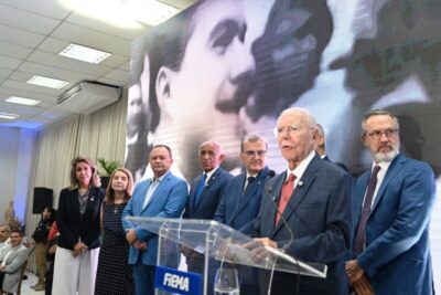Sarney diz que não faria sentido fazer palestra sobre economia para empresários