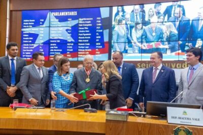 Senado vai homenagear Sarney pelos 40 anos de redemocratização