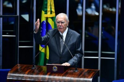 José Sarney é homenageado no Senado pelos quarenta anos da redemocratização do Brasil