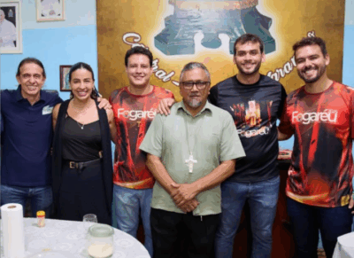 Gentil Neto e Fábio Gentil recebem o vice-governador Felipe Camarão e o secretário de Estado da Cultura, Yuri Arruda, na tradicional Procissão do Fogaréu, em Caxias